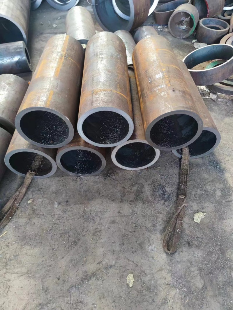金秀金秀金秀12Cr1MovG无缝钢管切割